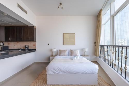 Reem Island Studio Near Galleria in 알림 아일랜드