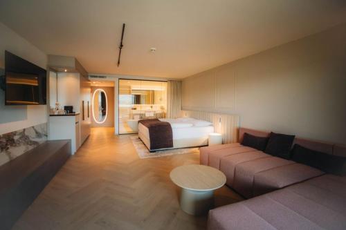 1 king bed, 1 sofa bed