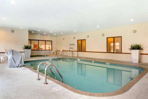 . Comfort Inn & Suites Green Bay Stadium Area