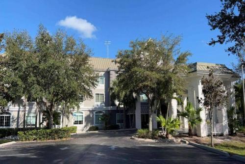Buitenkant, Hotel Flamingo Inn & Suites Vero Beach I-95 in Vero Beach