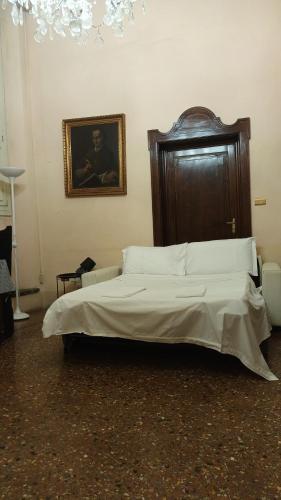 Arcadia Hosting Piazza Santo Stefano - image 3