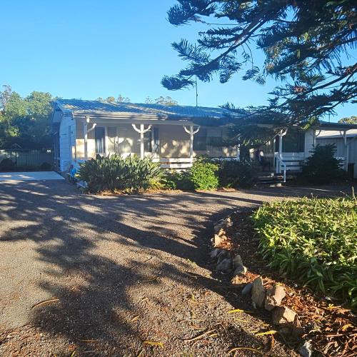 3 bedroom fully furnished home tanilba bay in Lemon Tree Passage