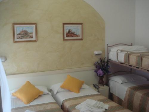 Hotel Arcade - image 10