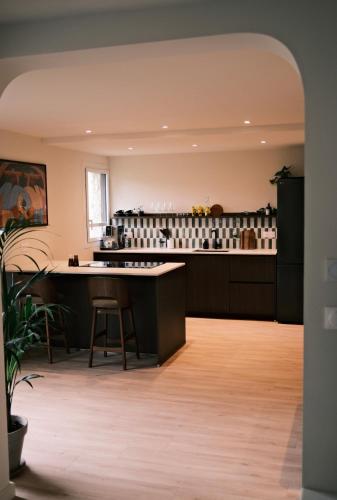 New, fully equipped 1-bedroom apartment, Tennis, 2 bikes included, AC