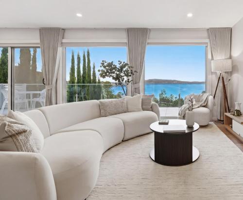Bayview Luxe Retreat in Point Clare