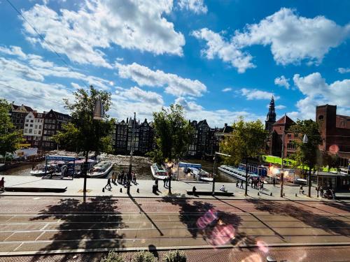 Luxury City Center apartment with Canal view 1 kingsize bed and 1 sleeping sofa, Ámsterdam (foto 5)
