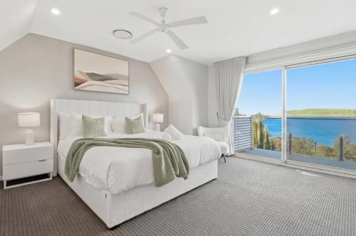 Bayview Luxe Retreat in Point Clare