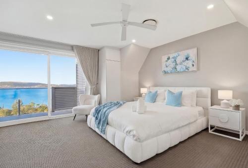 Bayview Luxe Retreat in Point Clare