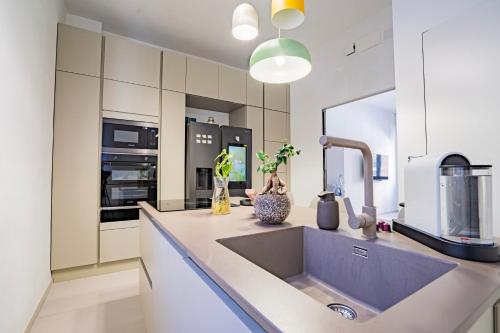 Zen Seaside Apartment