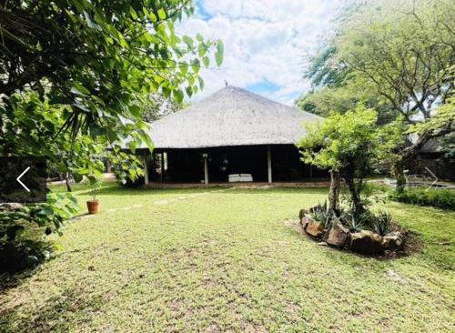 Pull Inn, Airport collection and drop-off included in Ramotswa