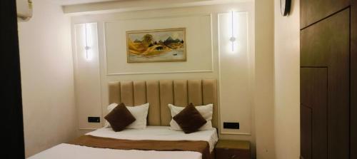hotel elite inn - image 5