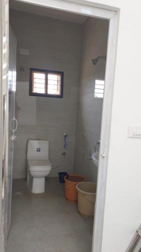 Beautiful small loft villa facing park in Hosur Road
