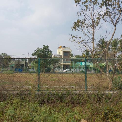 Beautiful small loft villa facing park in Hosur Road