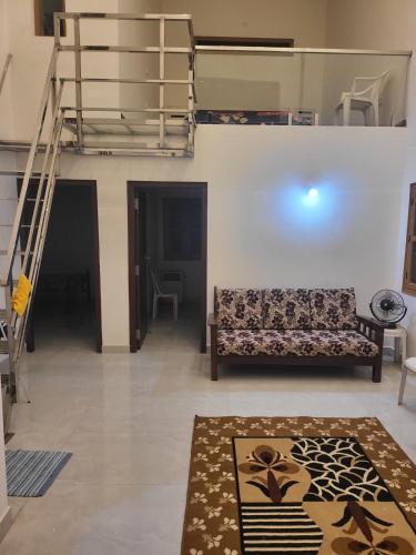 Beautiful small loft villa facing park in Hosur Road