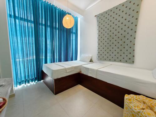 2 twin beds