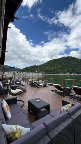 VILLAGEbythelake Bicaz in Bicaz