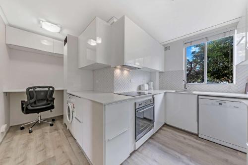 Coastal Clovelly Retreat - Walk to Beach & Cafes in Bronte