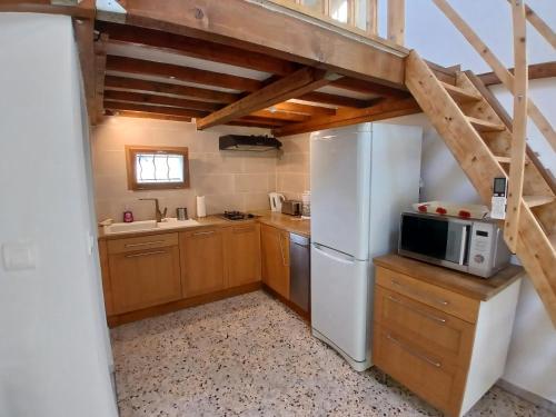 Studio 2pers rez de jardin, clim et parking – khách sạn tại Saint Chamand