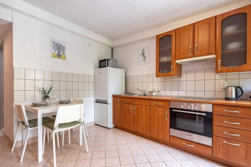 Central Quiet Home at River - image 10