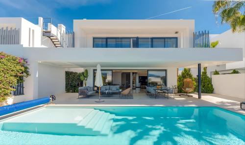 Lux Villa Puente Romano