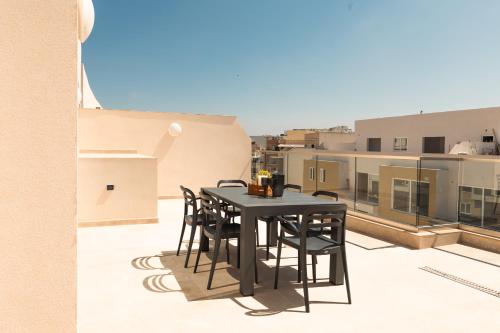 Cayden Penthouse Suites - 5 Minutes to St Julians – khách sạn tại Il-Mensija