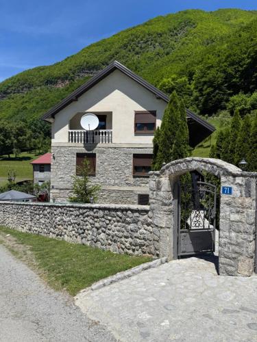 . Guest House Vuthaj