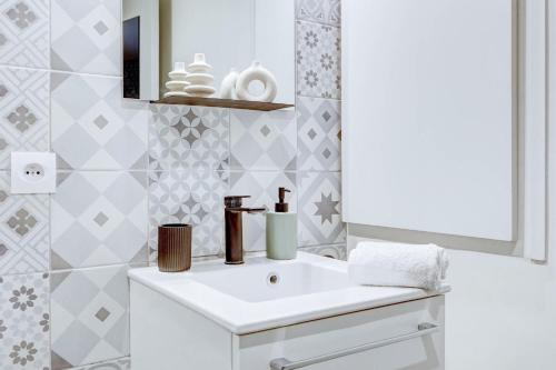 BnBNova - 1BR - Le Marais & Place des Vosges - image 13