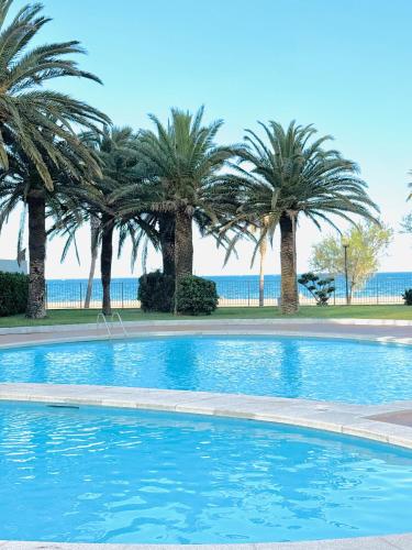 Apartament a Primera Línia amb Vistes al Mar i Muntanya