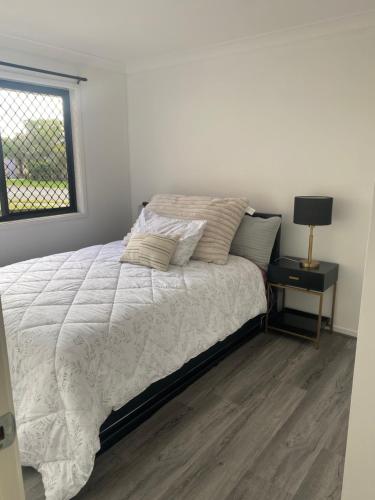 Casa Bella 1 Bedroom with one queen bed Available shared Quiet Home stay ,2 Cats in Ipswich