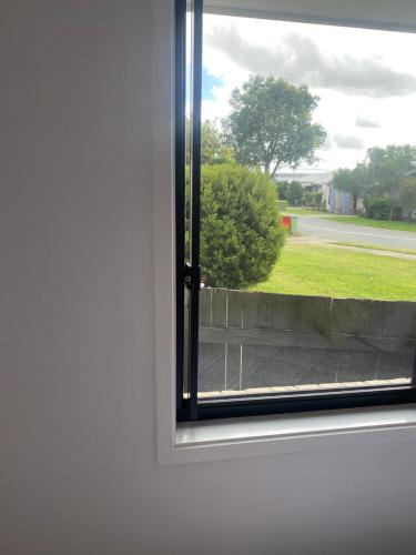Casa Bella 1 Bedroom with one queen bed Available shared Quiet Home stay ,2 Cats in Ipswich