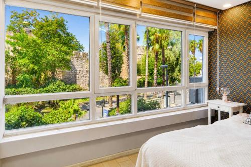 Hadrian Nest 3BR Apartment Opposite Hadrian Gate, Анталья