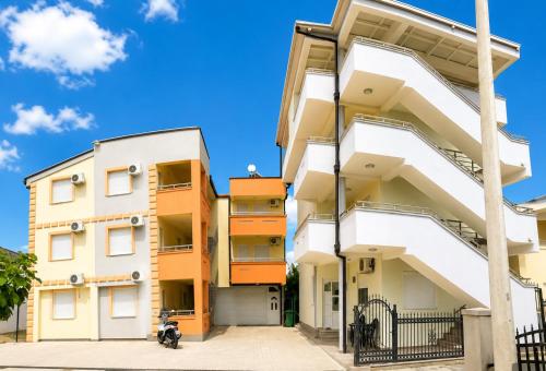 Apartments Leyla