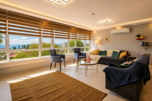Hadrian Sky Bright Apartment with Sea & City Views Close to Old Town