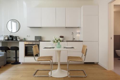 Modern Isola Suite - Near Metro - HL collection