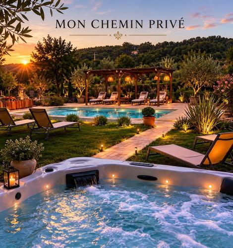 Úszómedence, Mon Chemin Privé (Mon Chemin Prive) in Mirabel Aux Baronnies