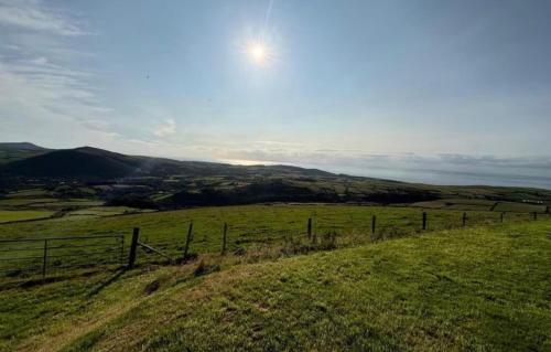 Quaint, Quiet & unique Manx stay in Dramora