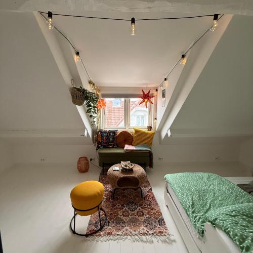 Asanzo Historic Attic-Traditional Norwegian Home & Warm Indian Hospitality – khách sạn tại Khac