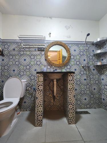 Vannas istaba, Chez Brahim in Aroumd