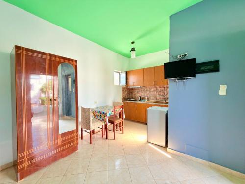 Petrit Guesthouse - image 13