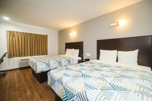 2 queen beds