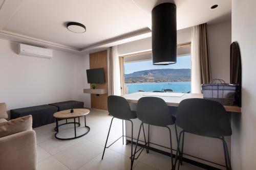 Latsis Suites in Karavostasi (Xili)