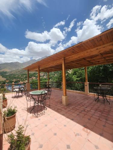 Iekārtas, Chez Brahim in Aroumd