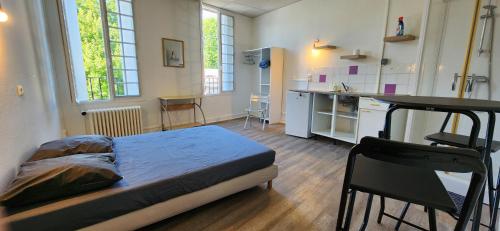 Logement privatif - chambre équipée - Coeur de Bordeaux proche Victoire