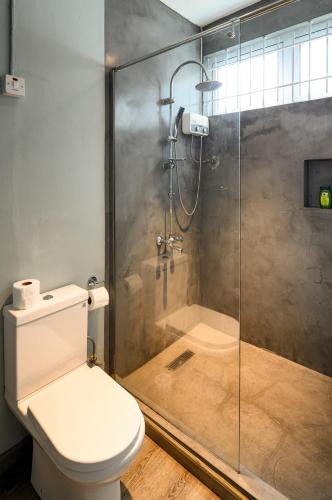 Direct Beachfront 5-BR Villa w Pool in 貝爾歐姆伯拉