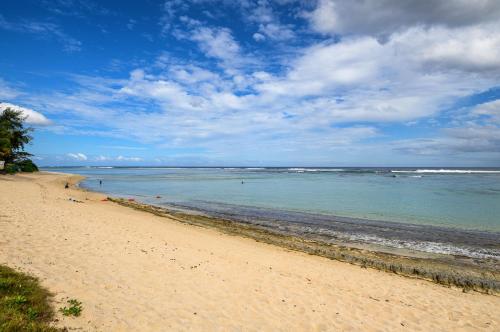 Direct Beachfront 5-BR Villa w Pool in 貝爾歐姆伯拉