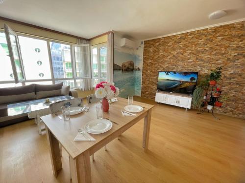 Cozy apartment by the beach in Byala in 비알라