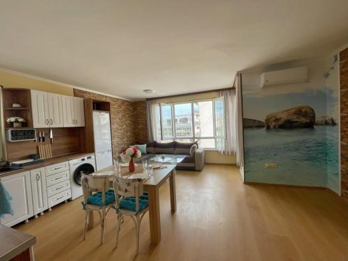 Cozy apartment by the beach in Byala in 비알라