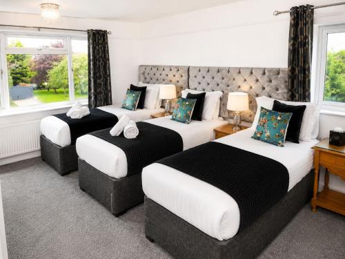 South View Country House Sleeps 12 - Hot Tub - Views in Wootton Wawen