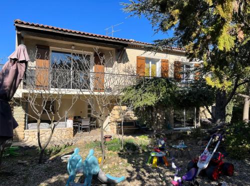 Villa avec Piscine et Jacuzzi parfait pour se détendre et profiter (Villa avec Piscine et Jacuzzi parfait pour se detendre et profiter) in Lancon-Provence