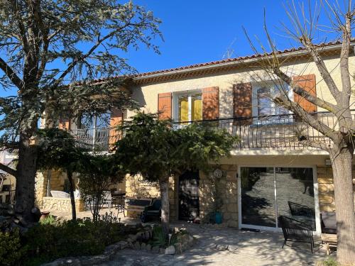 Villa avec Piscine et Jacuzzi parfait pour se détendre et profiter (Villa avec Piscine et Jacuzzi parfait pour se detendre et profiter) in Lancon-Provence